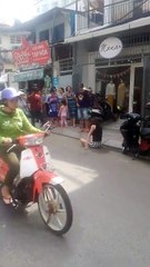 Thiếu nữ biểu diễn BAY GIỮA NGÂN HÀ hút triệu lượt xem =))