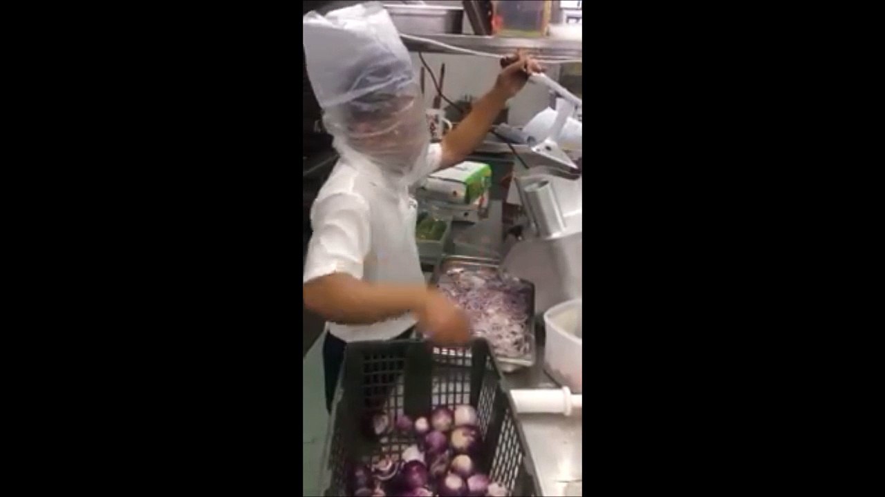 Comment couper des oignons sans pleurer... Methode infaillible