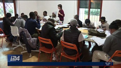 Comment la vie des migrants lybiens évolue-telle en Italie ?