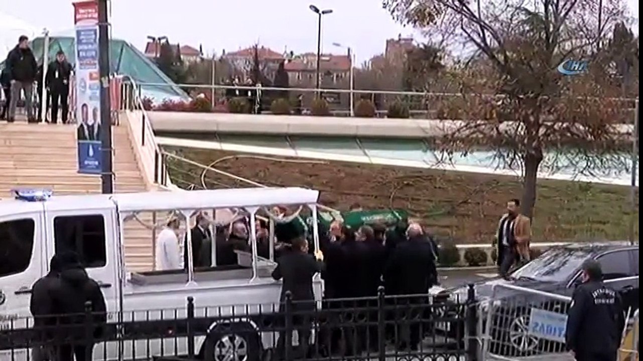 Mesut Yılmaz'ın Oğlunun Cenazesi Marmara İlahiyat Fakültesi Camii'ne Getirildi