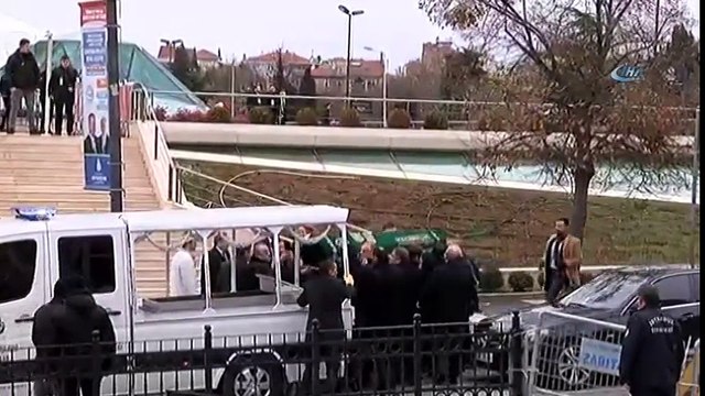 Mesut Yılmaz'ın Oğlunun Cenazesi Marmara İlahiyat Fakültesi Camii'ne Getirildi