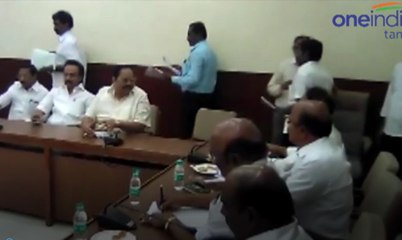 திமுக நிர்வாகிகளுக்கு மரியாதை கொடுத்த அதிமுக நிர்வாகிகள்- வீடியோ