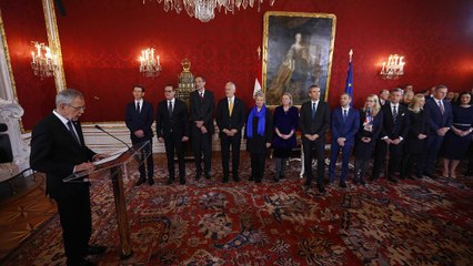 Vienna, il giuramento del governo Kurz con l'appoggio dell'estrema destra