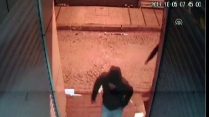 Hırsızlık zanlıları eş zamanlı baskınla yakalandı - İSTANBUL