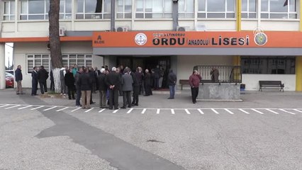 Télécharger la video: İzmir'de Okul Müdürünün Öldürülmesini Protesto - Ordu/şırnak/