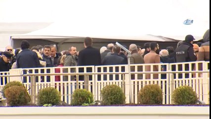 Cumhurbaşkanı Erdoğan Mesut Yılmaz İle Birlikte Tabuta Omuz Verdi