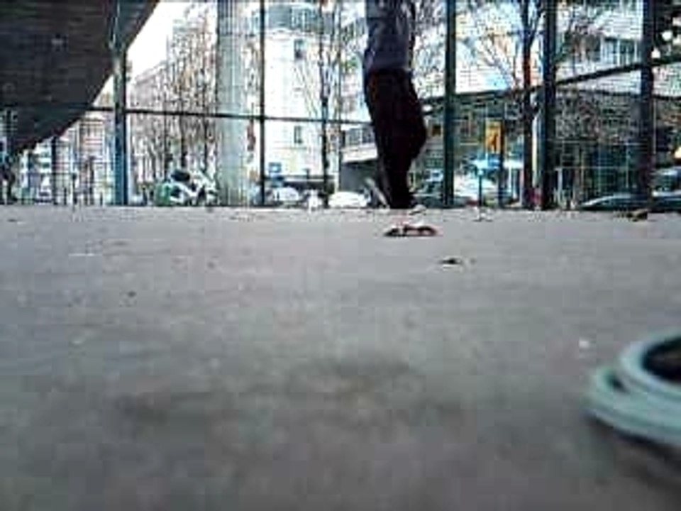 training au terrain de basket.