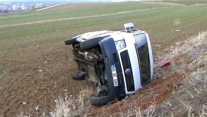 Öğrenci servis minibüsü devrildi: 13 yaralı - YOZGAT