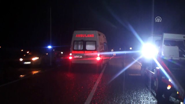 Otomobil ile kamyonet çarpıştı: 6 yaralı - KARABÜK