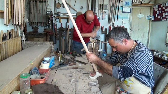 Devlet Bahçeli’ye özel bozkurt işaretli kılıçlı baston