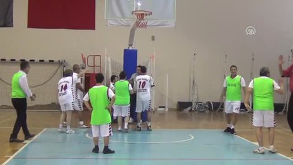 Ayvalık Protokolü Engelli Sporcularla Maç Yaptı
