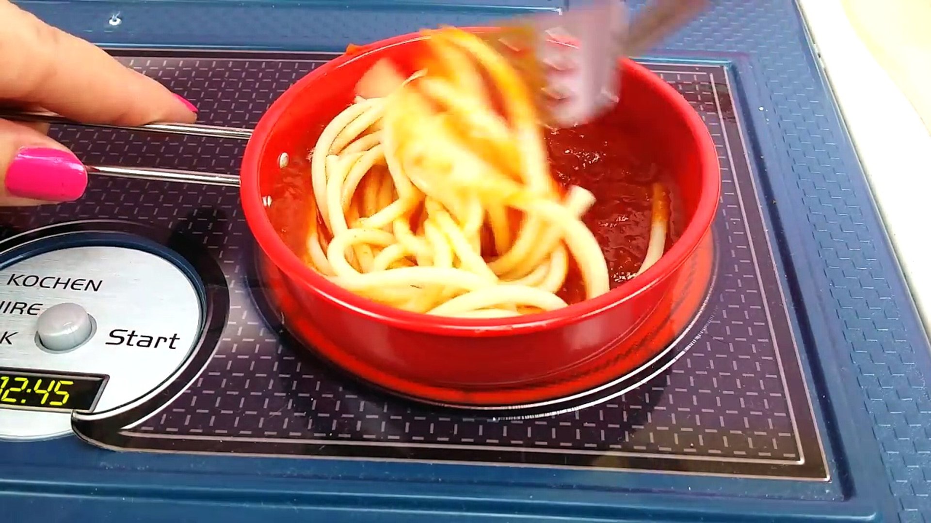 muñeca que come spaghetti