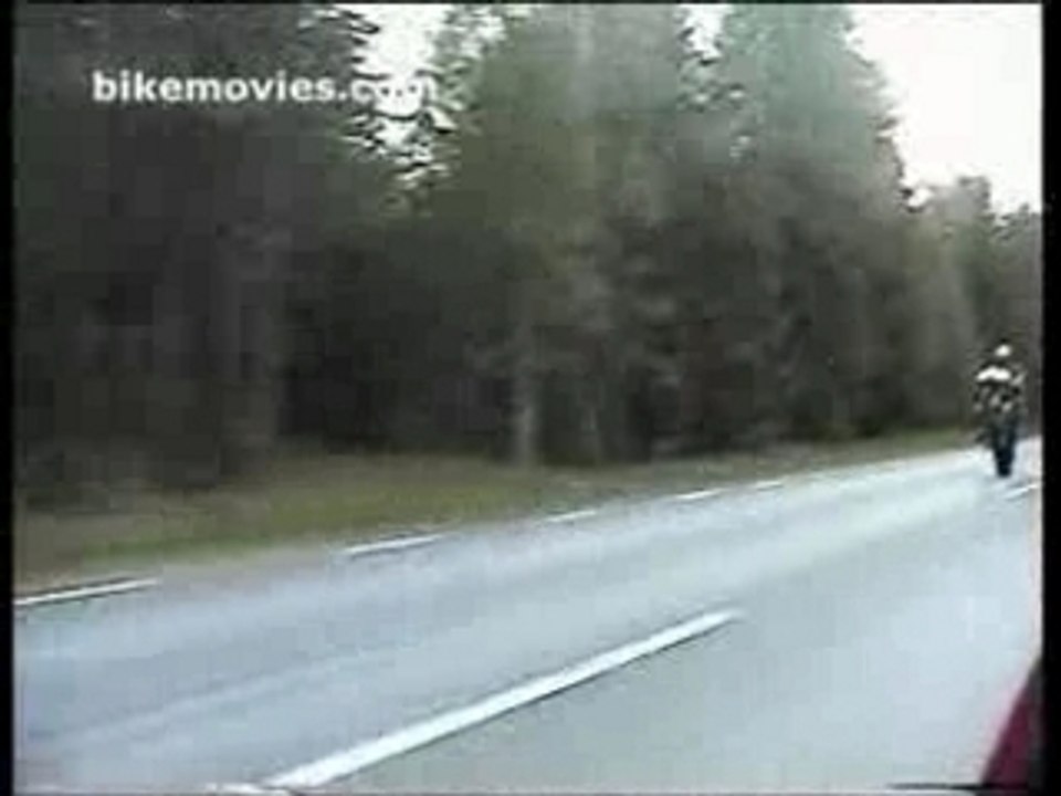 Moto - R 1000 gsx - Bikes street stunts 5