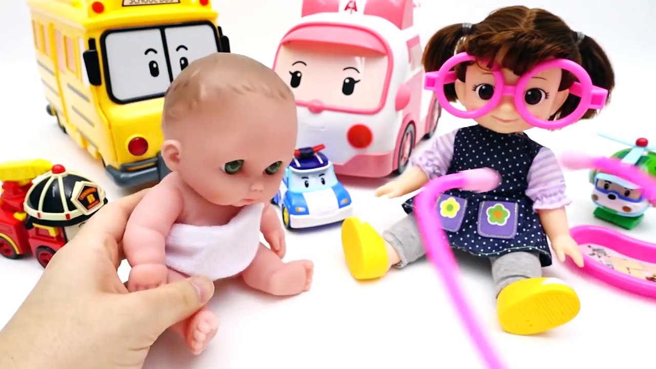 Baby is crying~! Robocar Poli Amber Ambulance Doctor toy play-pRZ97TLkOuw