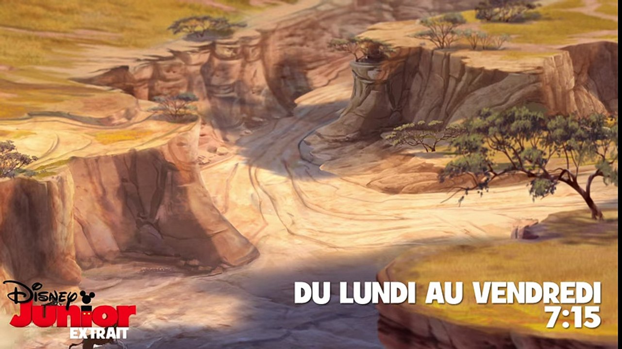 La Garde du Roi Lion - On ne réveille pas un crocodile qui dort - YouTube