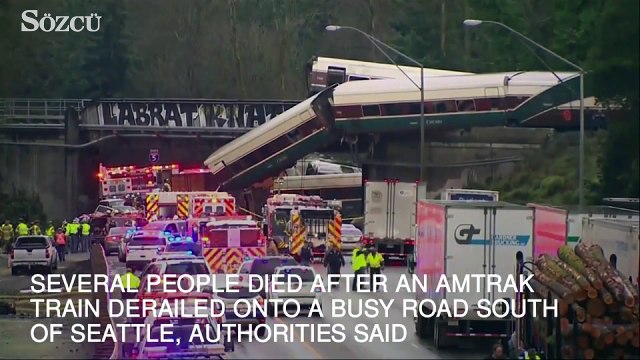 ABD'de Tren araçların üstüne düştü