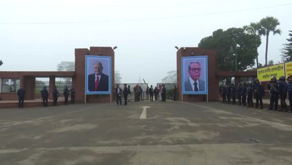 Başbakan Yıldırım'dan, Savar Ulusal Şehitlik Anıtı'na Çelenk