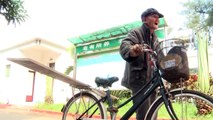 103岁仍能骑自行车载货 罕见健康高龄令人羡慕 _ 103 year-old-man still rides bike and carries goods-A9_XvsXBzqI
