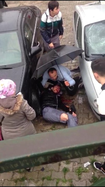 Bursa'da Can Pazarı! Liseli Genç, Kamyonet ile Arabanın Arasında Sıkıştı -  Dailymotion Video