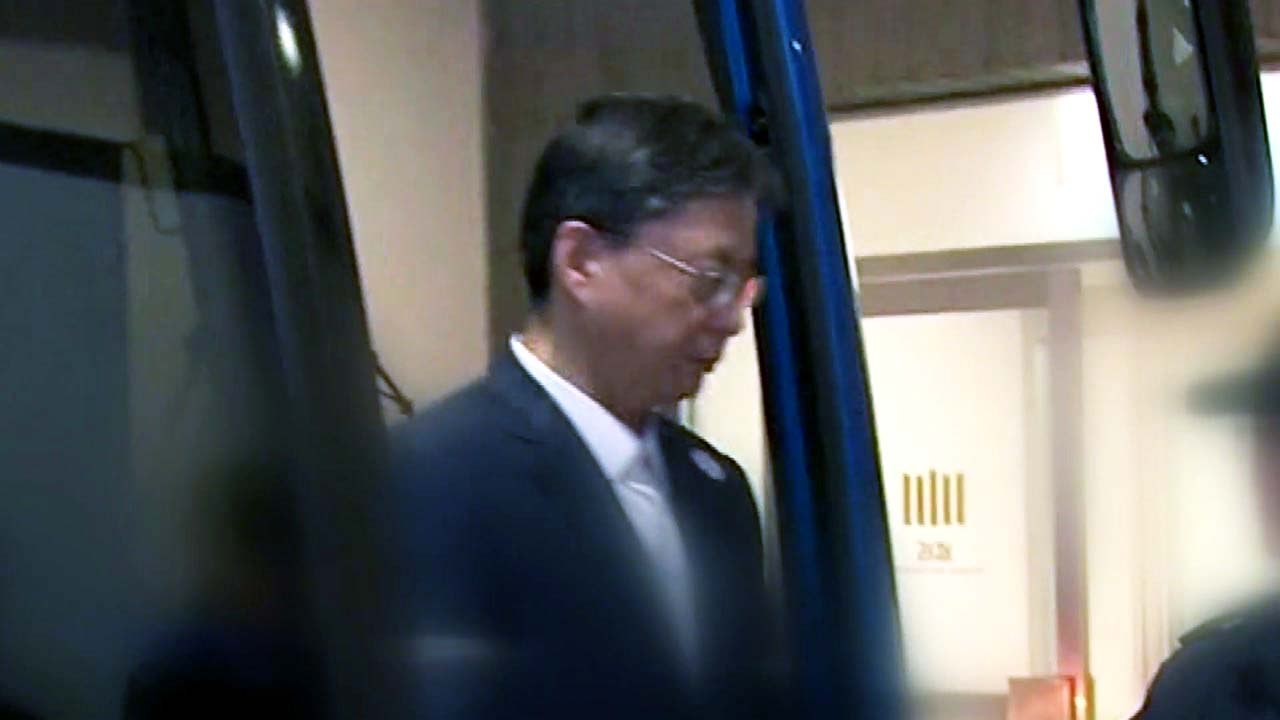 검찰, '구속' 우병우 前 수석 이틀째 조사..."박근혜 前 대통령 지시" / YTN