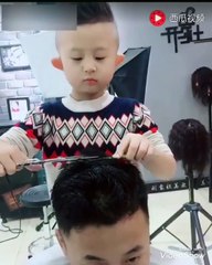 Le plus jeune coiffeur du monde et déjà bourré de talent