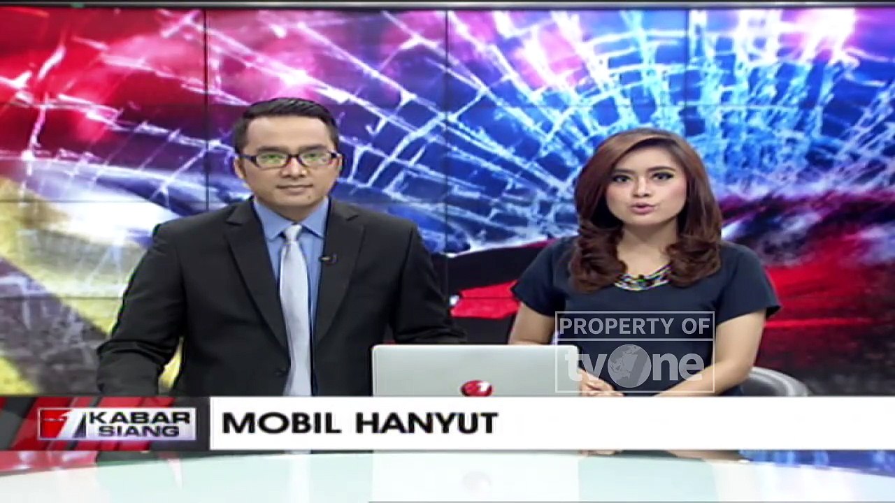 Sebuah Mobil Hanyut di Sungai Berantas Mojokerto