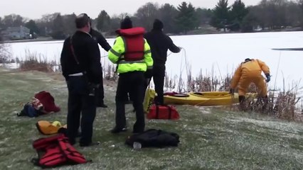 Sauvetage d'un chien dans un lac gelé