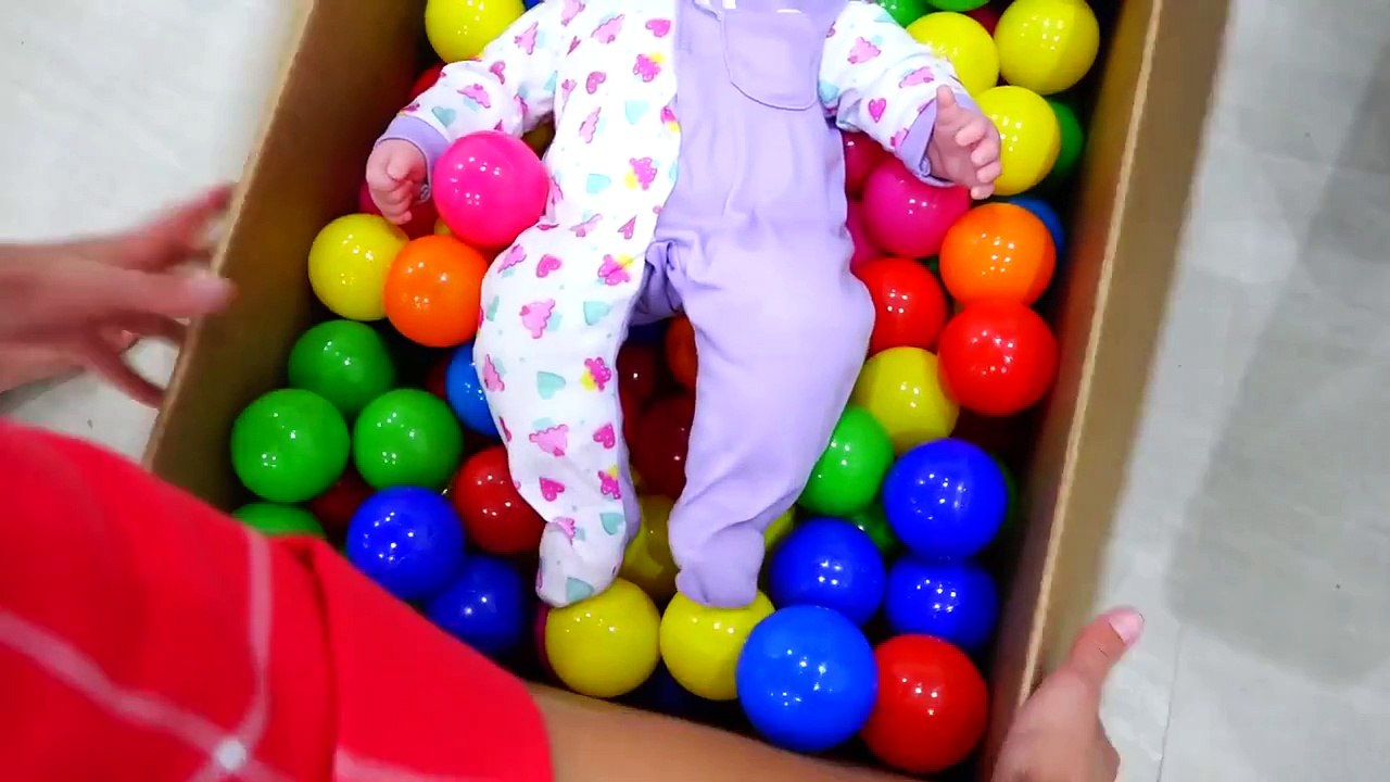 Bad Baby Игры на Крыше - Мама в Шоке! Hidden Crying Baby ⁄ Kids Prank their Mommy