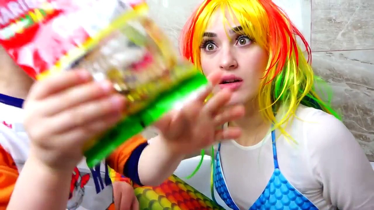 Bad Baby Чокнутые Принцессы Диснея Frozen Elsa & Mermaid w⁄ Snow White Funny Story in Real Life