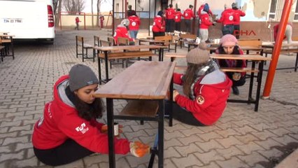 Sivas Üniversite Öğrencileri Köy Okuluna 'Işık' Oldu