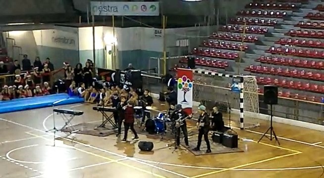 Kolam scuola rock - A hard day's night, Beatles