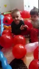 Video Me Qesharake Shqiptare (Kush ti ka fry BANANAT)