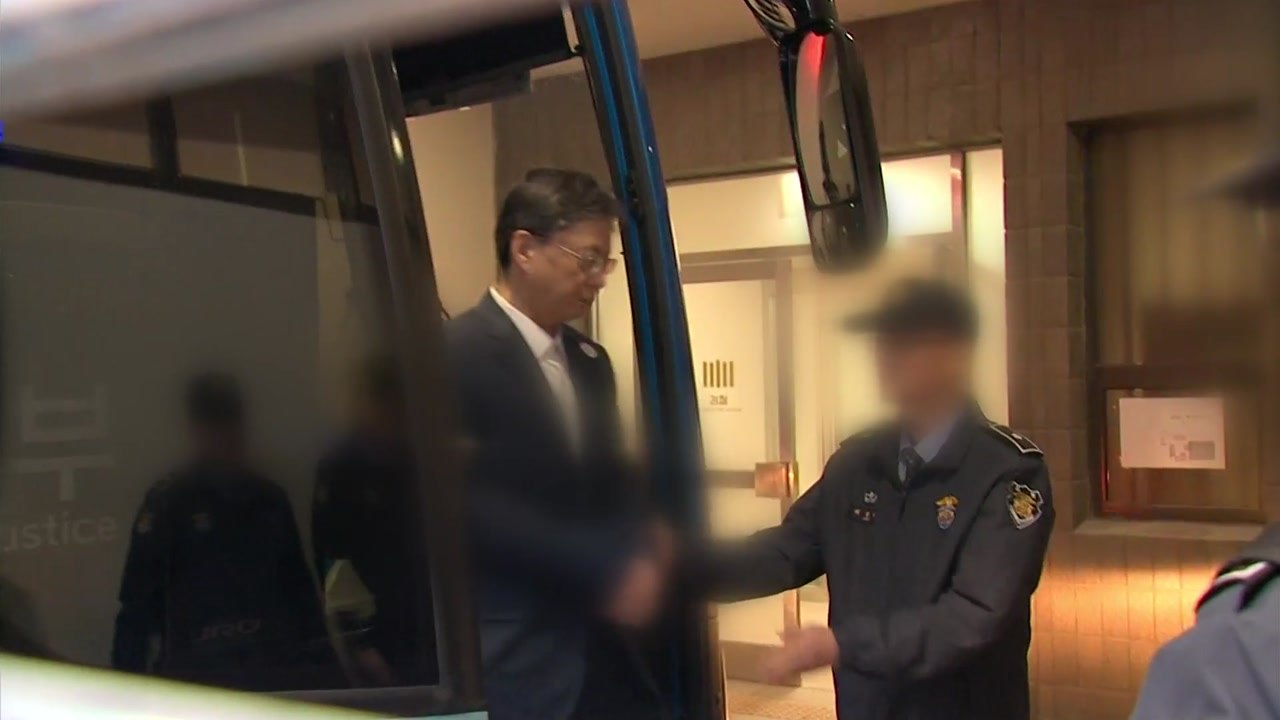 '구속' 우병우 前 수석 이틀째 조사...광주교육감 내일 출석 / YTN
