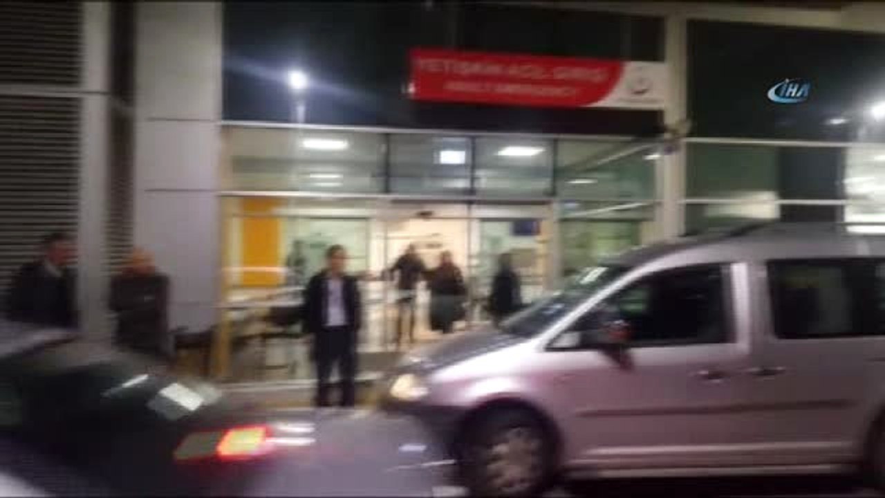 Direksiyonu Kilitlenen Kamyon, Polis ve Jandarma Kontrol Noktasına Girdi: 2'si Polis 3 Yaralı