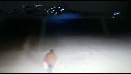 Minibüsün Vatandaşa Çarpma Anı Güvenlik Kamerasında