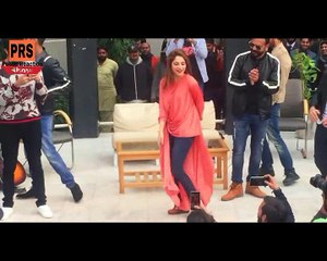 Neelam Munir Dance On Mahi Ve In University