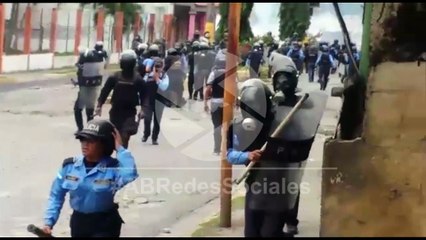 Policía resulta herido de bala en desalojo de manifestantes en el Progreso