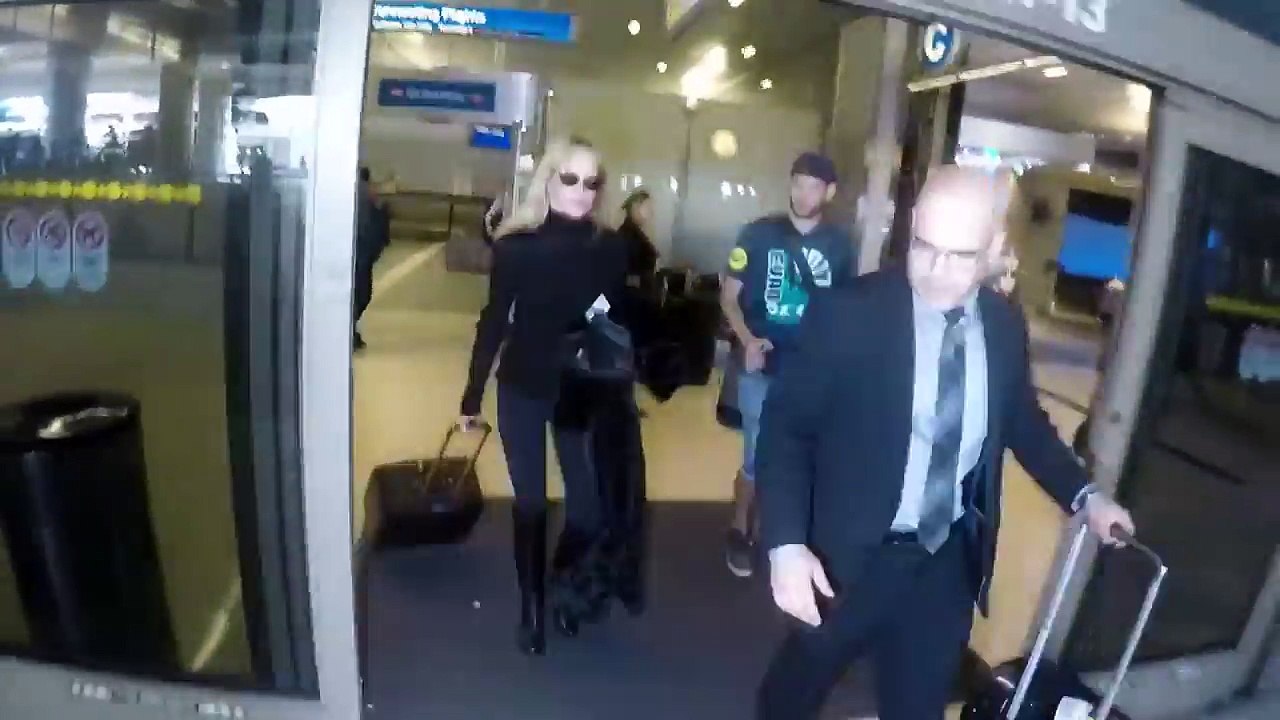 Watch Melanie Griffith React To Daughter Dakota Johnson's Relationship With Chris Martin