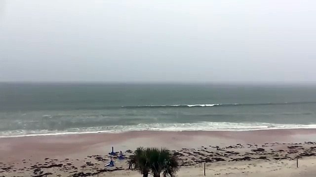 Ai dëgjoi një bubullimë në plazh dhe ndezi kamerën e tij, ajo qka ai xhiroi është e pabesueshme…