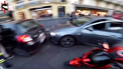 Ce motard prend en chasse une automobiliste en délit de fuite après avoir renversé un piéton