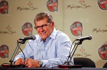 Geno Auriemma joins 1,000 win club