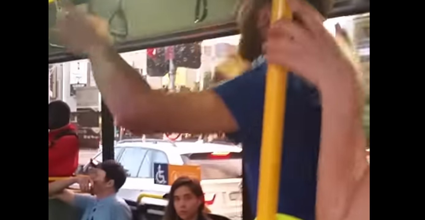 Melbourne Commuters Caught in Floodwaters Crank Up the Tunes