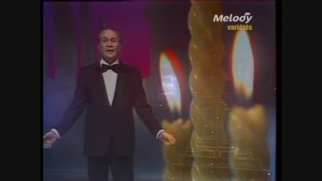 Petit Papa Noel par Tino Rossi - YouTube (360p)