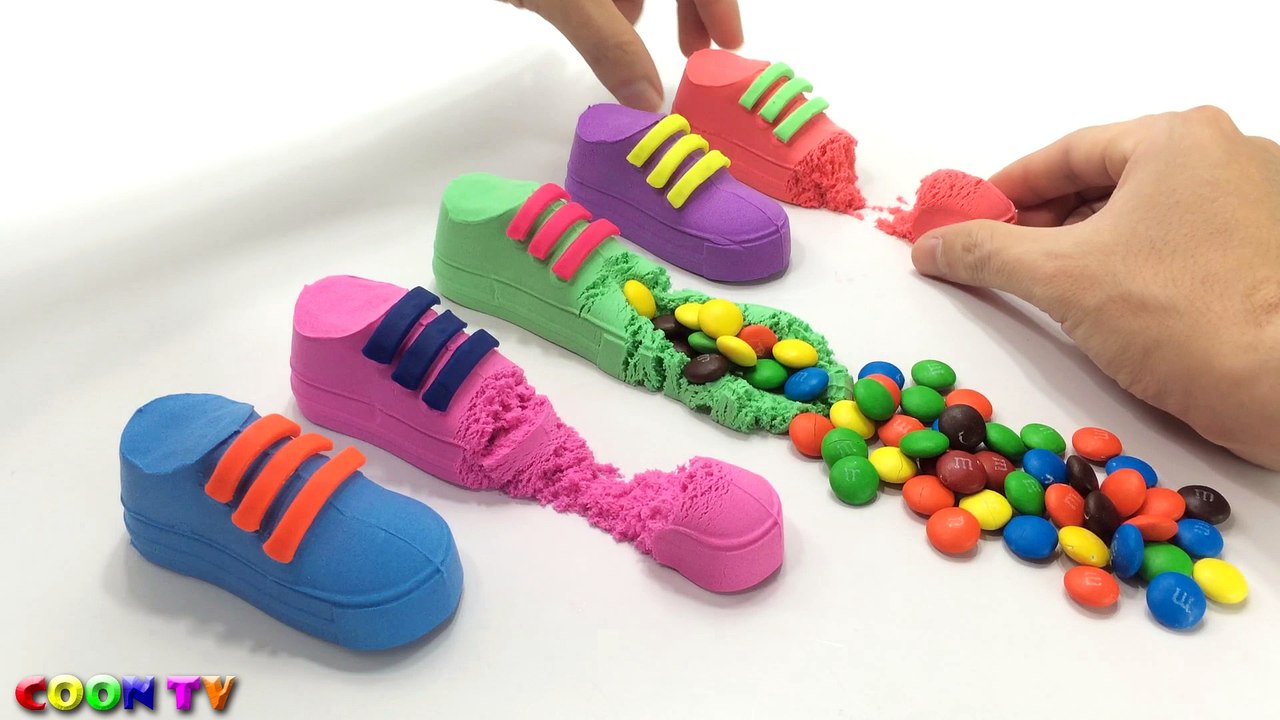 Learn Colors Kinetic Sand Rainbow Shoes VS Cand...