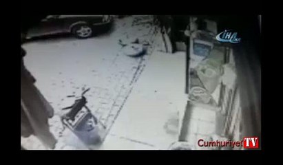 Aile tarafından şikayet edilen öğretmen, engelli veliye böyle saldırdı