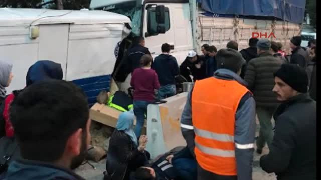 Isparta Kamyon, Polis Kontrol Noktasına Çarptı 2'si Polis 3 Yaralı