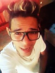 Corazon Roto - J killer - Leo Fenix saludando