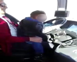 5 Yaşında Şehirlerarası Otobüs Kullanıyor