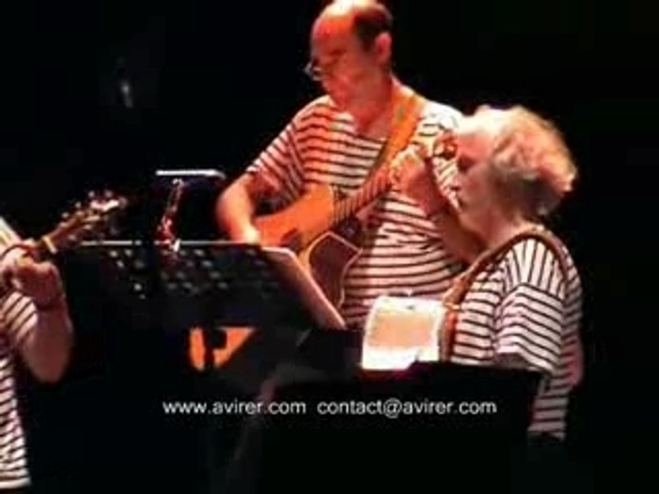 "An Anglezed bonedoù ruz" par le groupe AVIRER