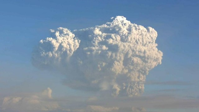 Извержение Безымянного